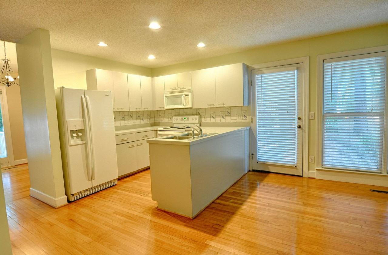 111 Channing Ln - Photo 4 of 20