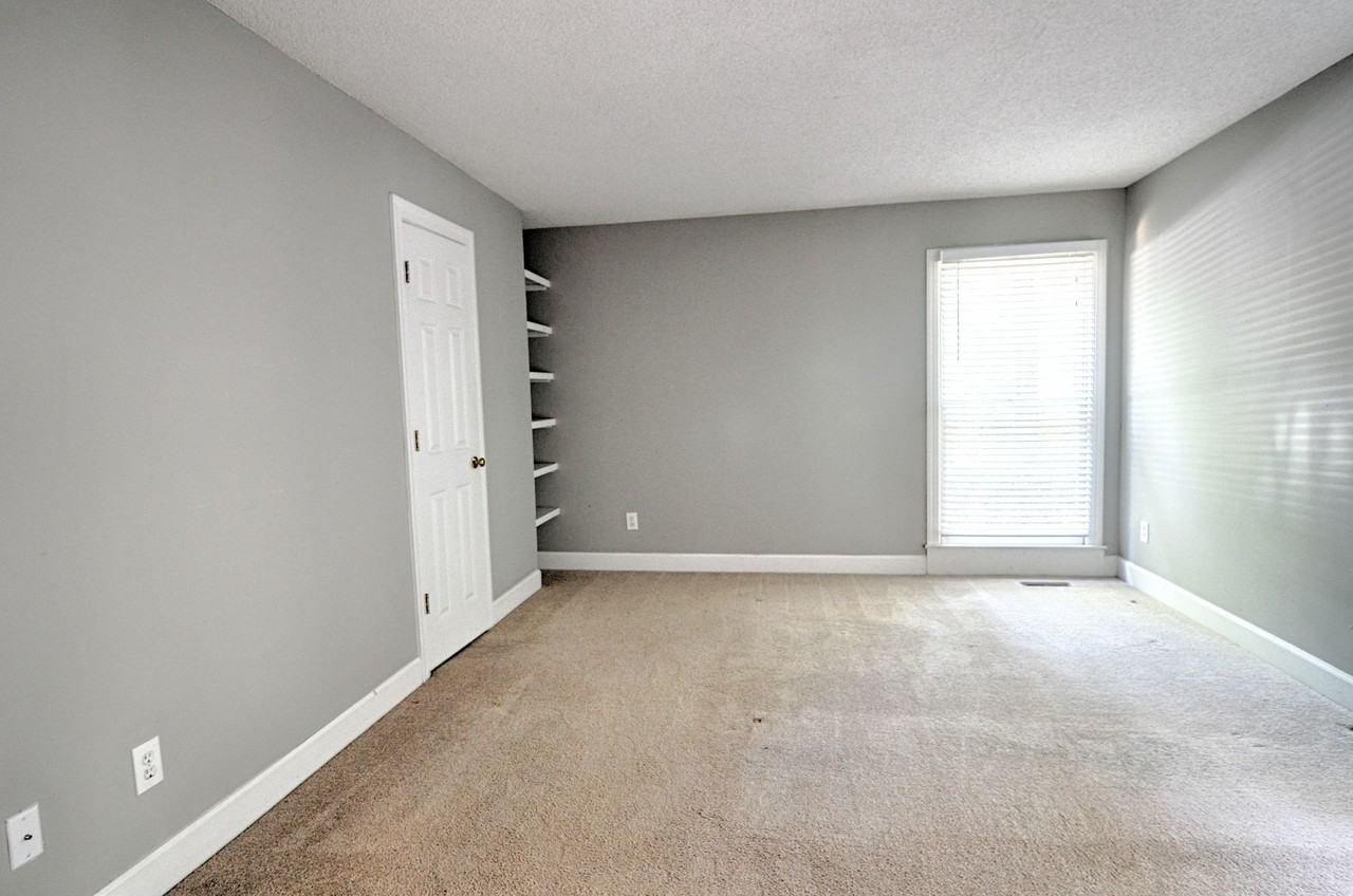 111 Channing Ln - Photo 7 of 20