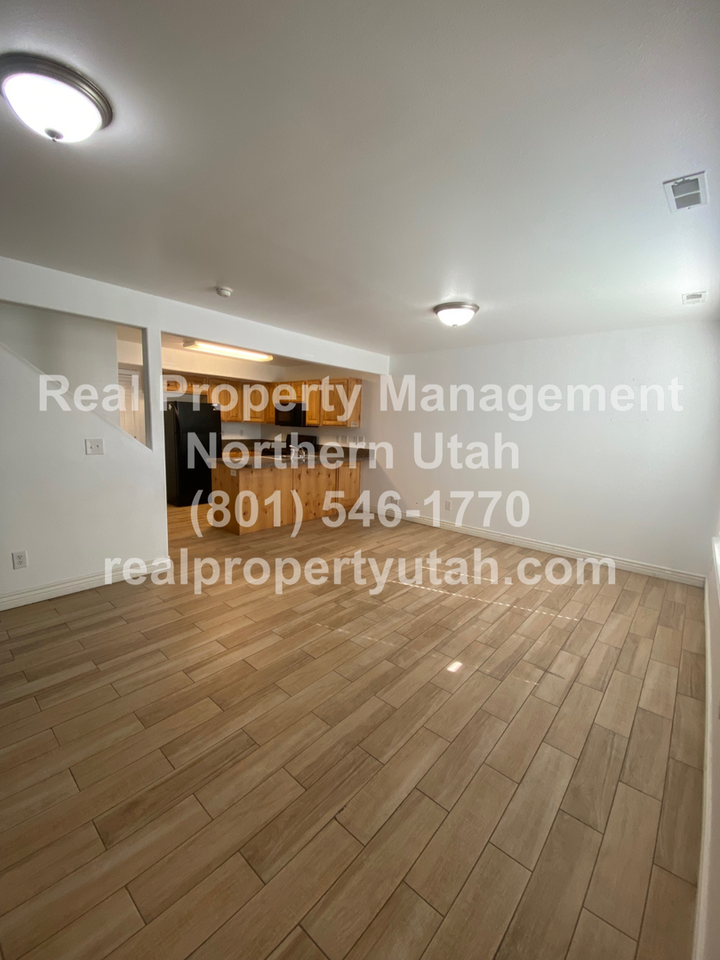 504 E 475 N - Photo 2 of 14