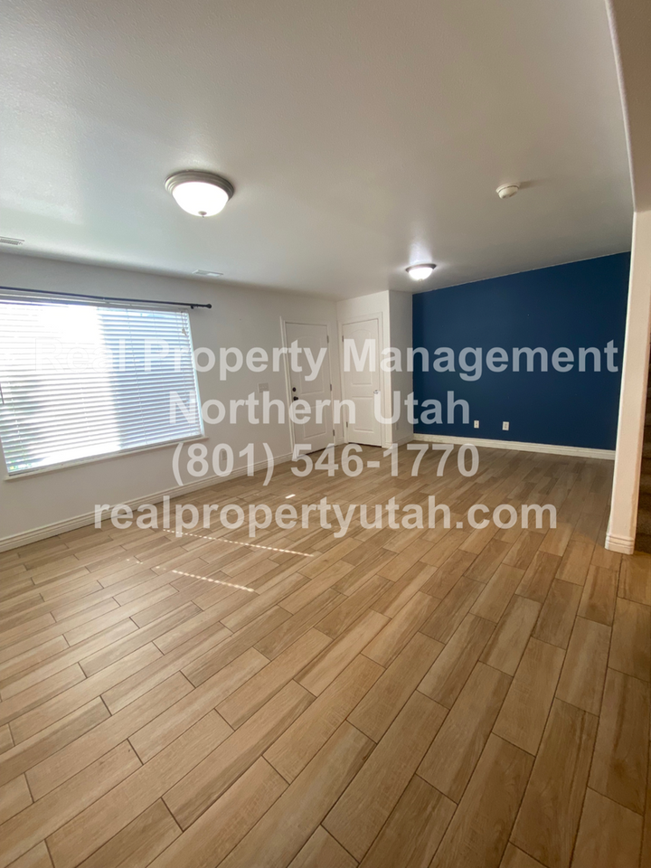 504 E 475 N - Photo 3 of 14