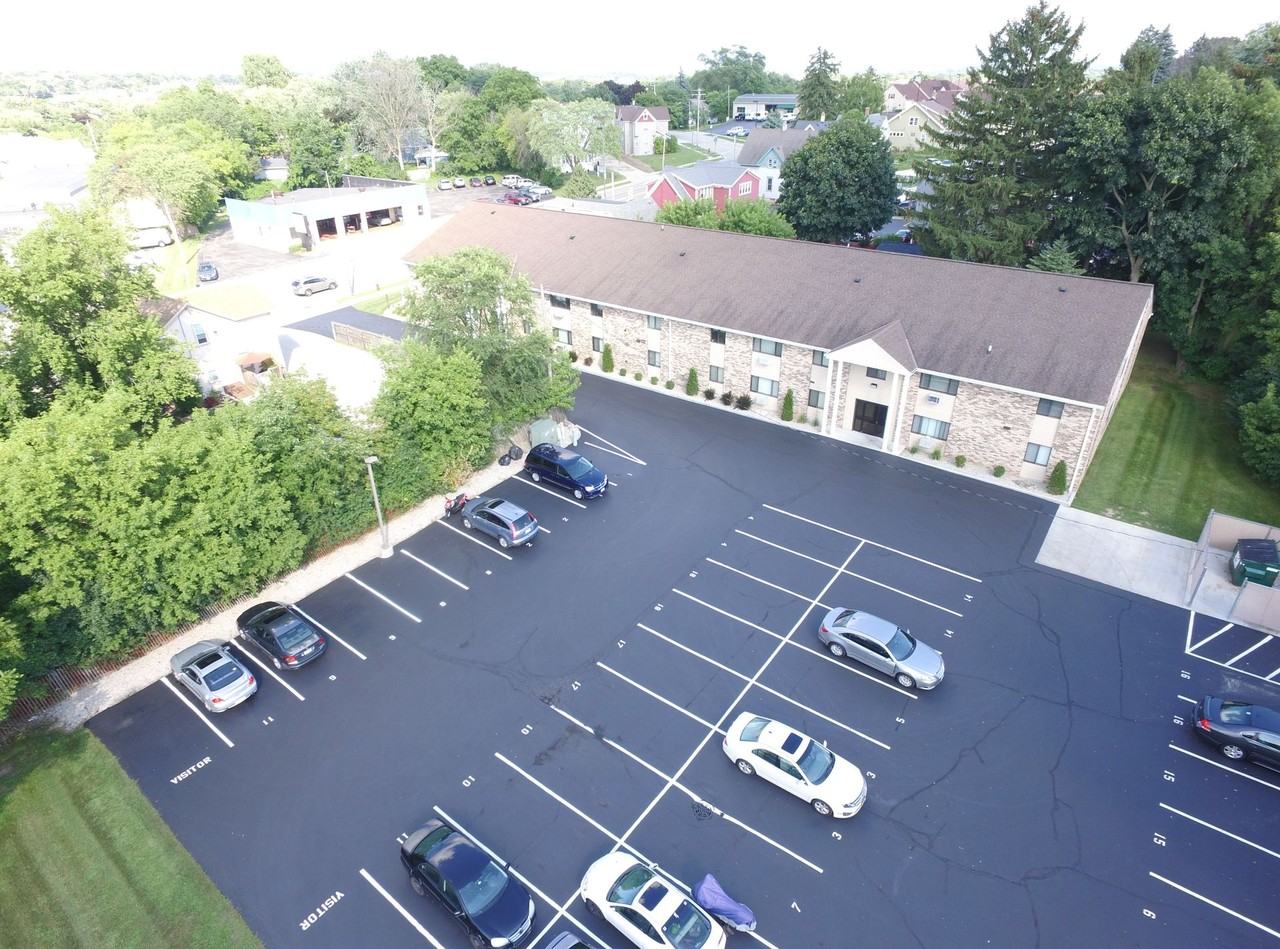 Applecrest Apartments - Photo 2 of 3