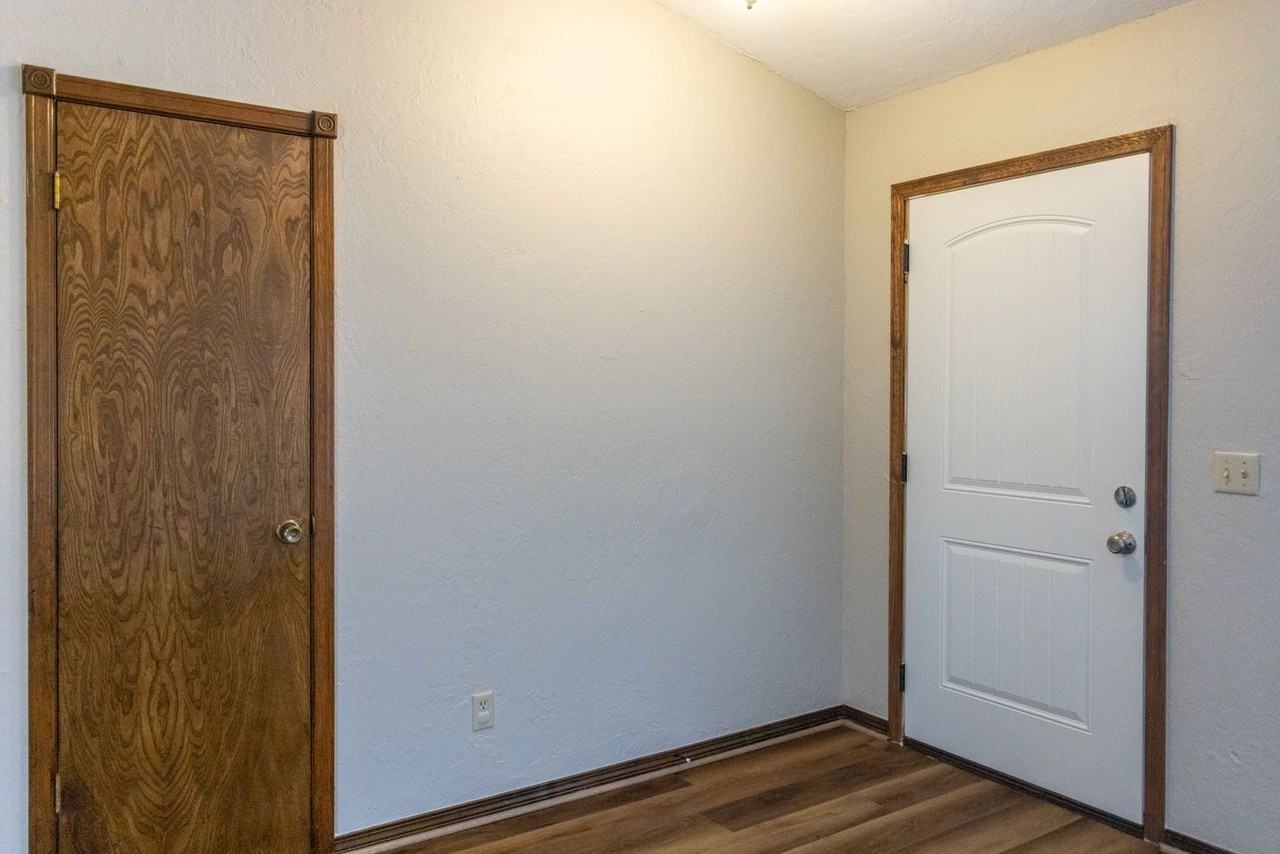 1324 Steiner Rd - Photo 3 of 16