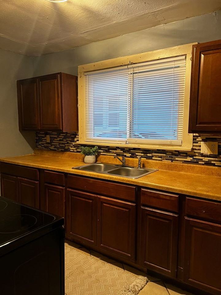 1613 E Park Pl - Photo 2 of 19