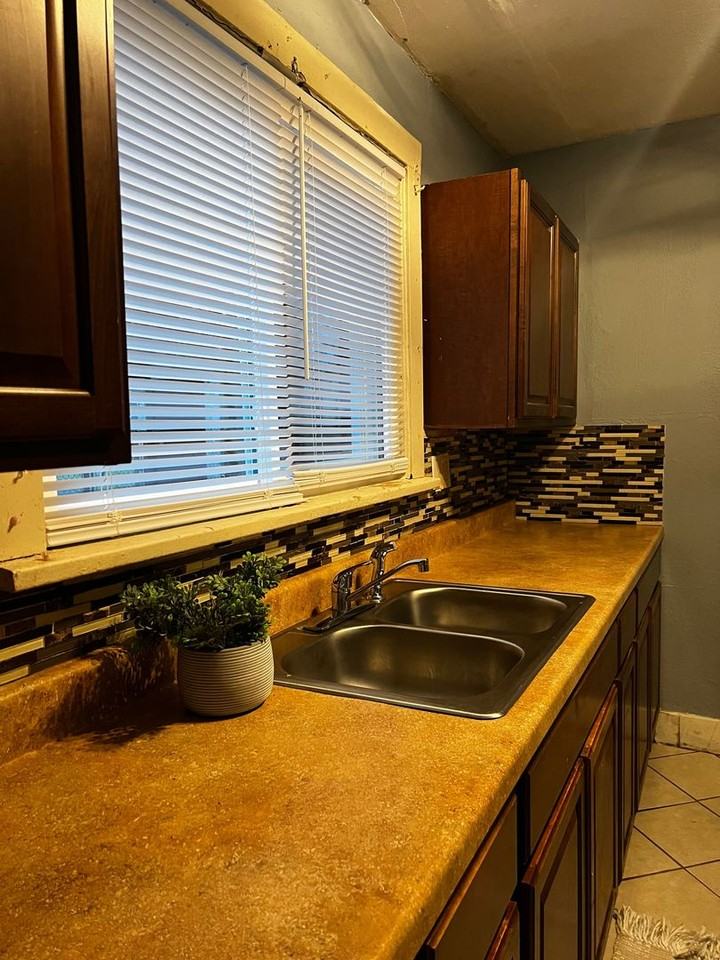 1613 E Park Pl - Photo 3 of 19