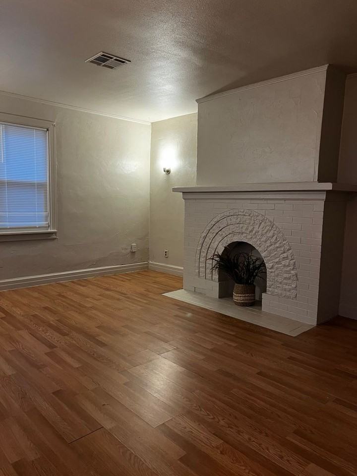 1613 E Park Pl - Photo 7 of 19