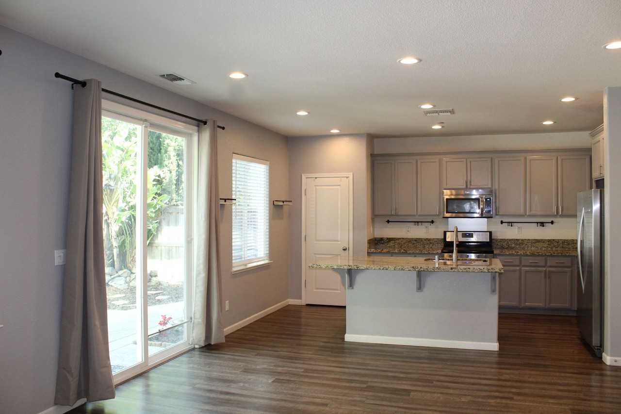 1280 Cornell Dr - Photo 5 of 27
