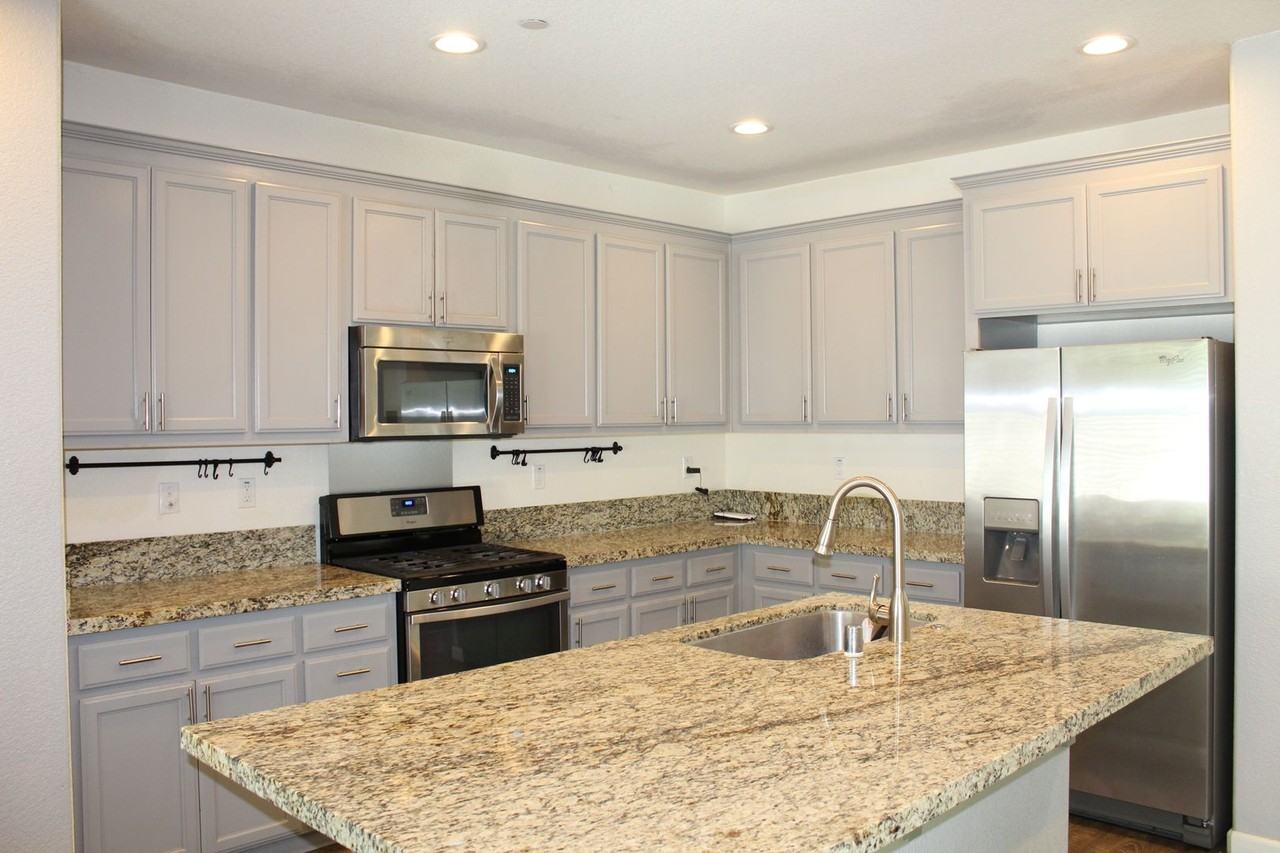 1280 Cornell Dr - Photo 7 of 27