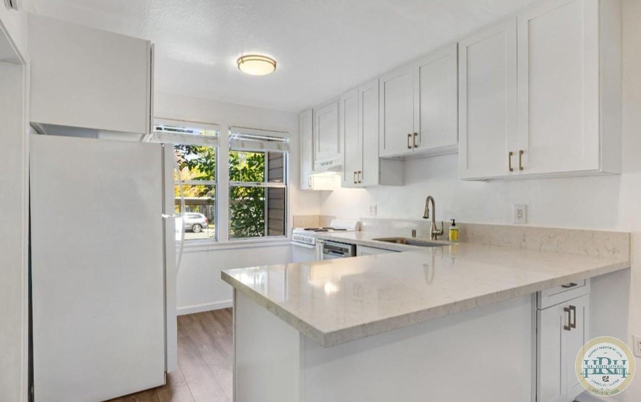 33 Livingston Ct - Photo 7 of 25