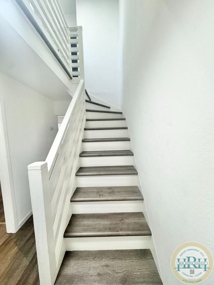 33 Livingston Ct - Photo 4 of 25