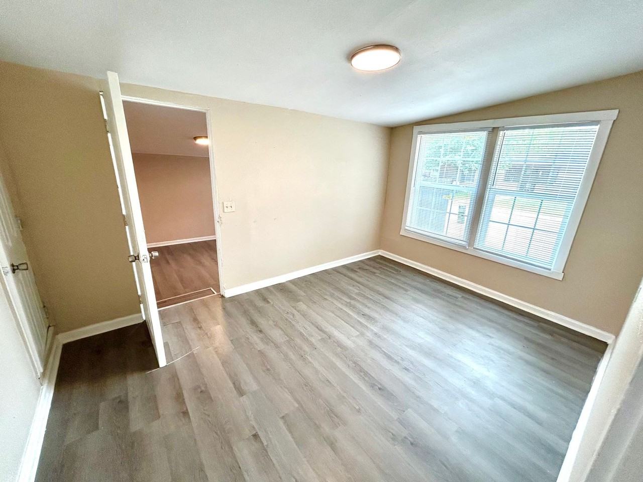 729 Burmeister St - Photo 7 of 20