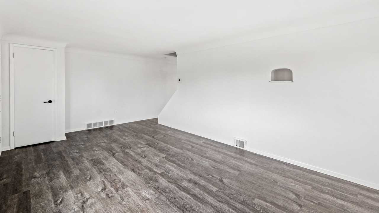349 Virginia Ave - Photo 5 of 23