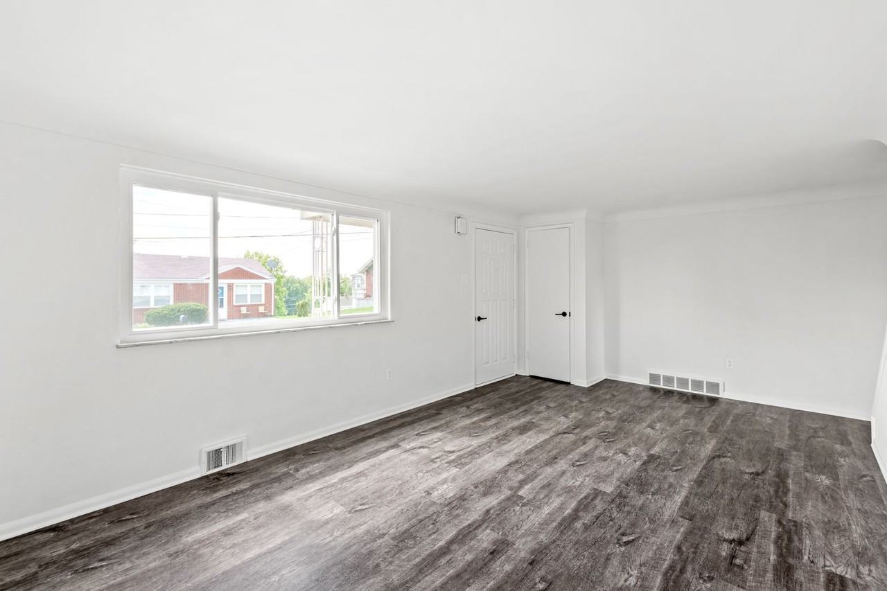 349 Virginia Ave - Photo 6 of 23