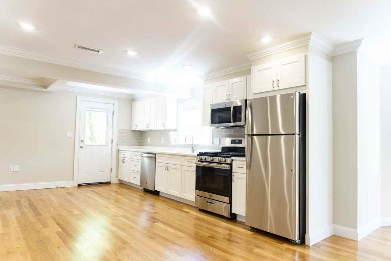 60 Gordon St - Photo 3 of 13