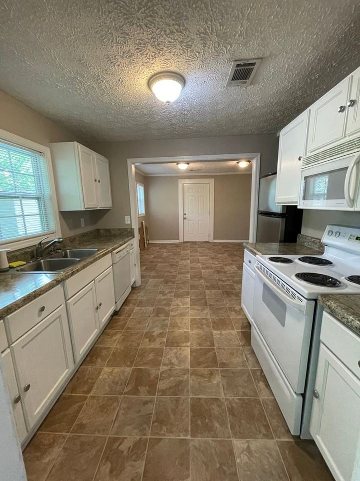 413 W Girard Ave - Photo 6 of 23