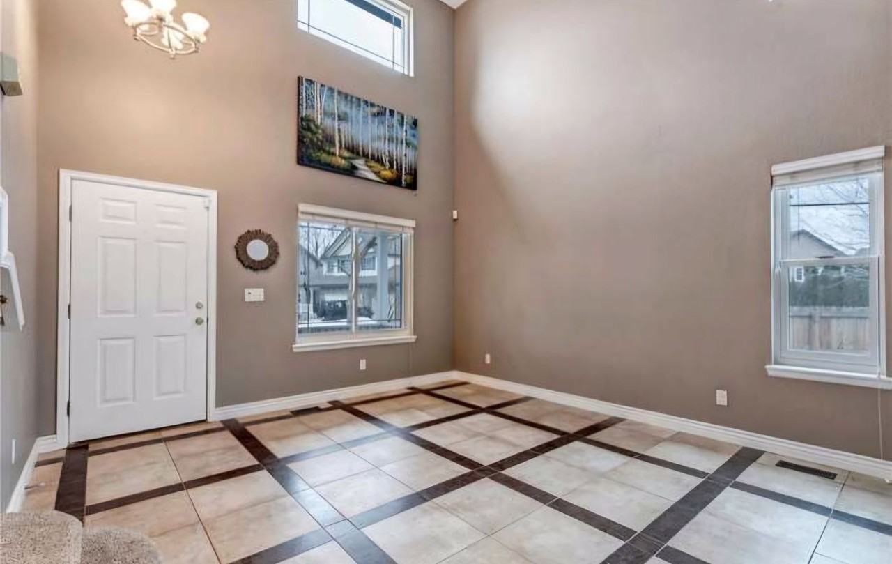 8777 S Dover Ct - Photo 3 of 19