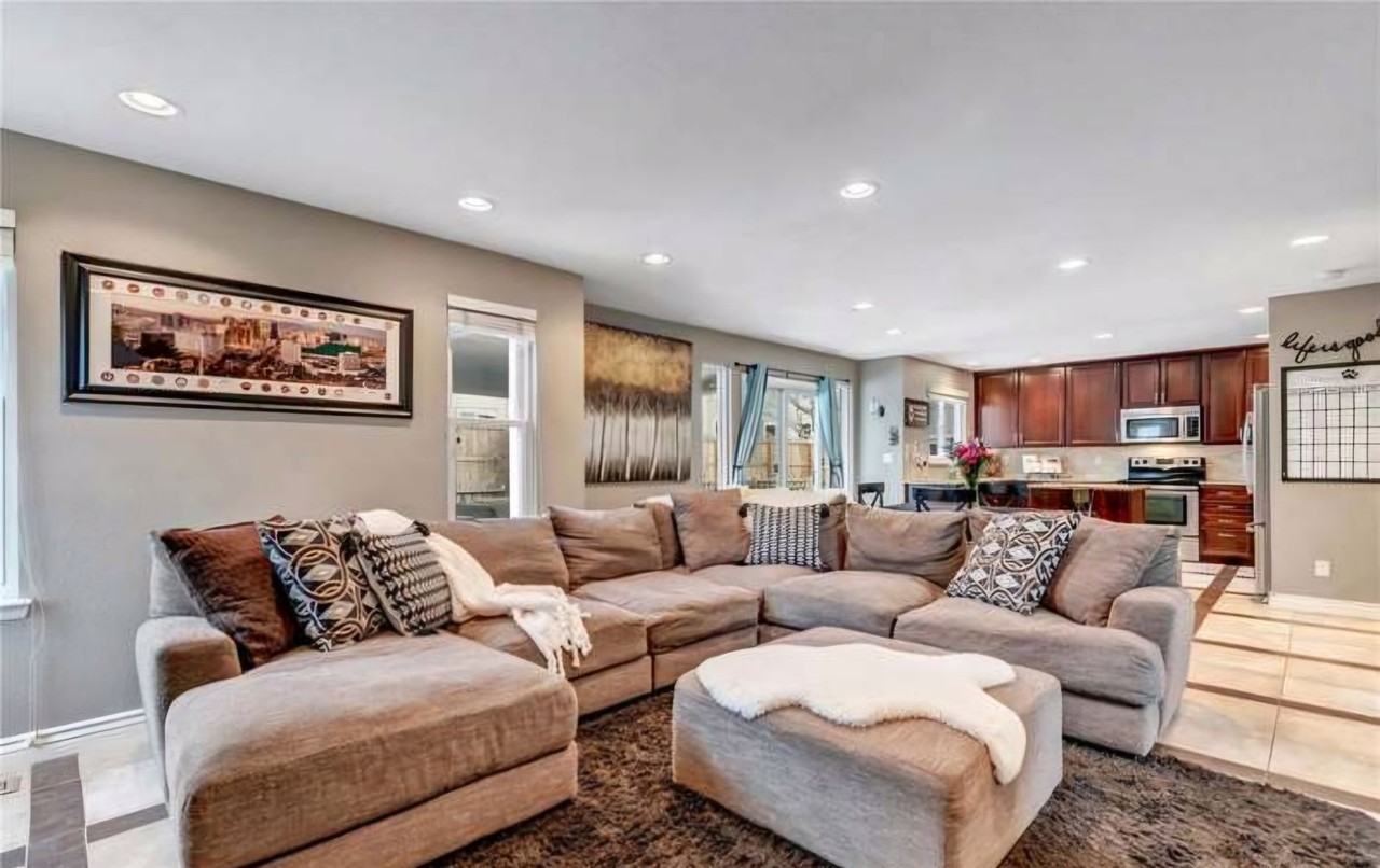 8777 S Dover Ct - Photo 4 of 19