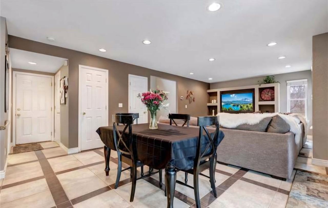 8777 S Dover Ct - Photo 5 of 19