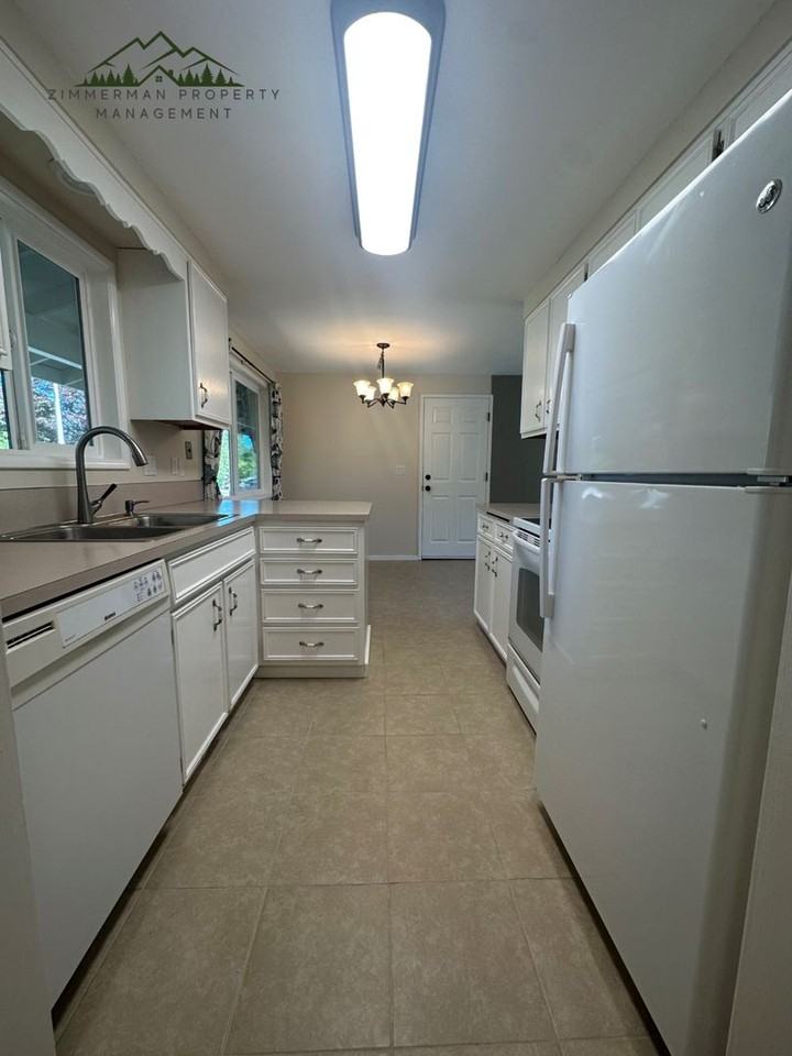 2045 Churchill St - Photo 2 of 16