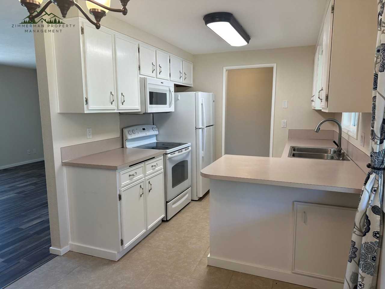 2045 Churchill St - Photo 3 of 16