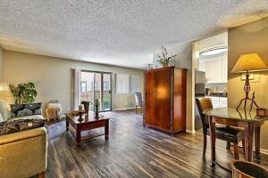 featured image of 2442 Iowa Ave