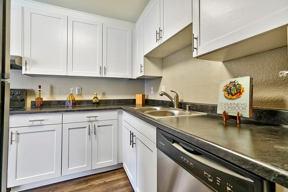 2442 Iowa Avenue - Photo 3 of 13