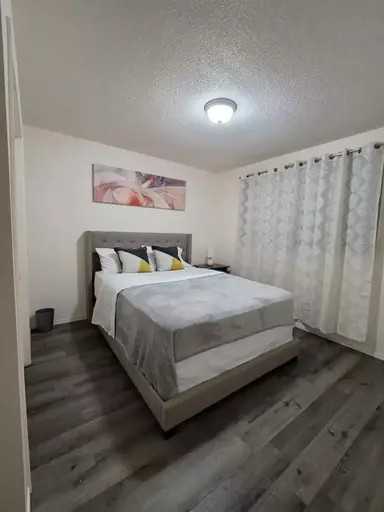 995 Sloane St - Photo 3 of 17