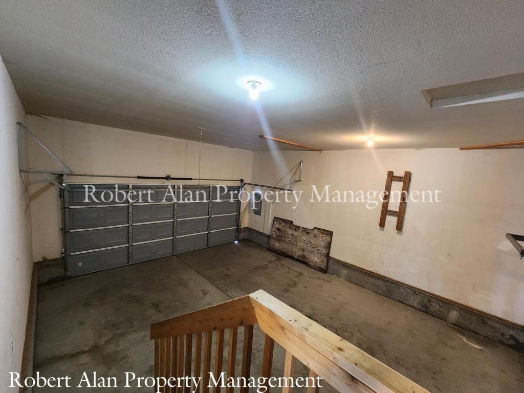 1006 Sw Nye Ave - Photo 3 of 11