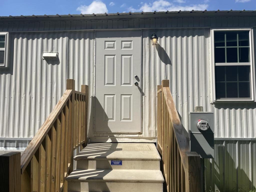 94 Knox Dr - Photo 2 of 19