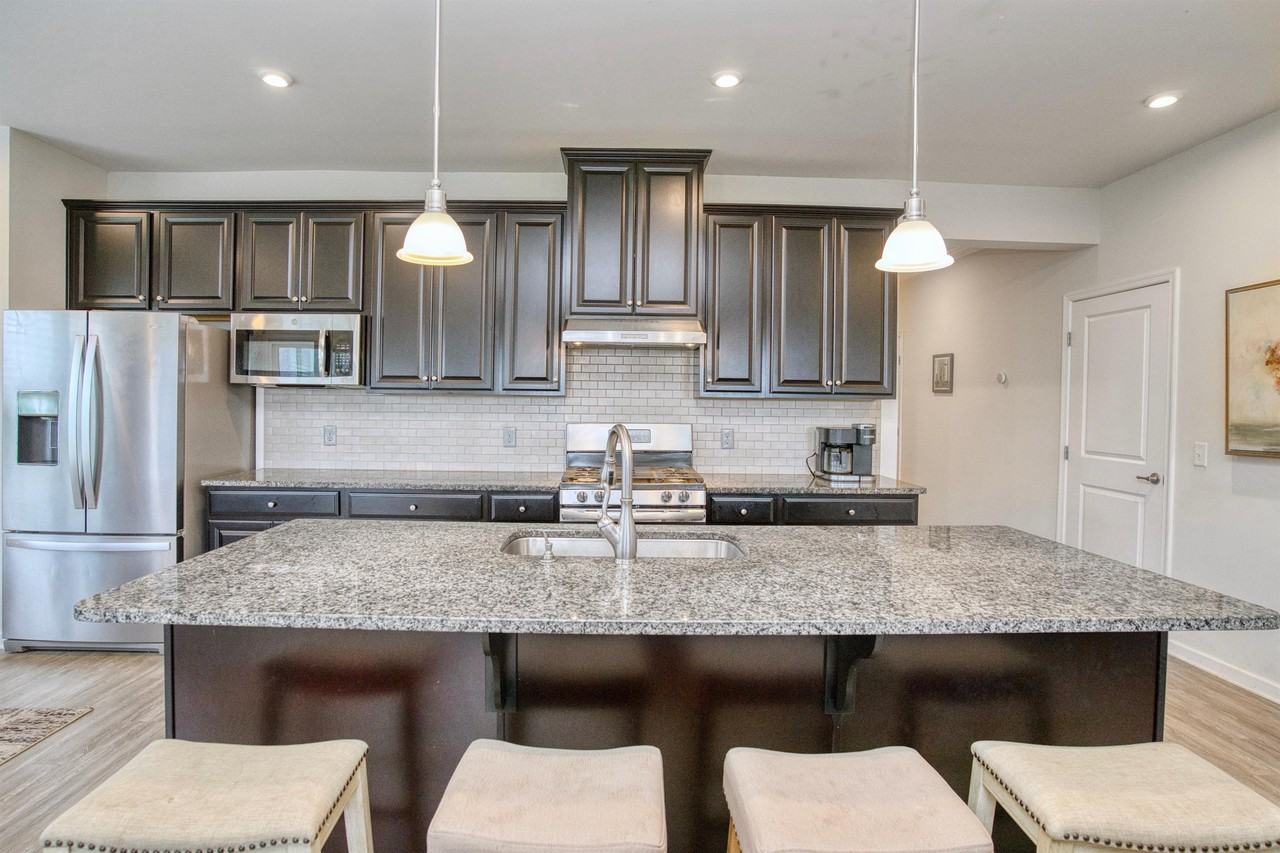 11 Pequot Dr #1 - Photo 5 of 17