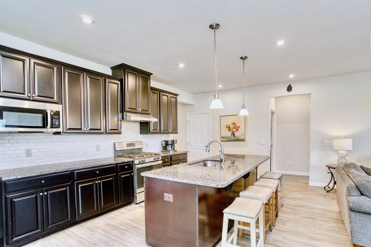 11 Pequot Dr #1 - Photo 6 of 17