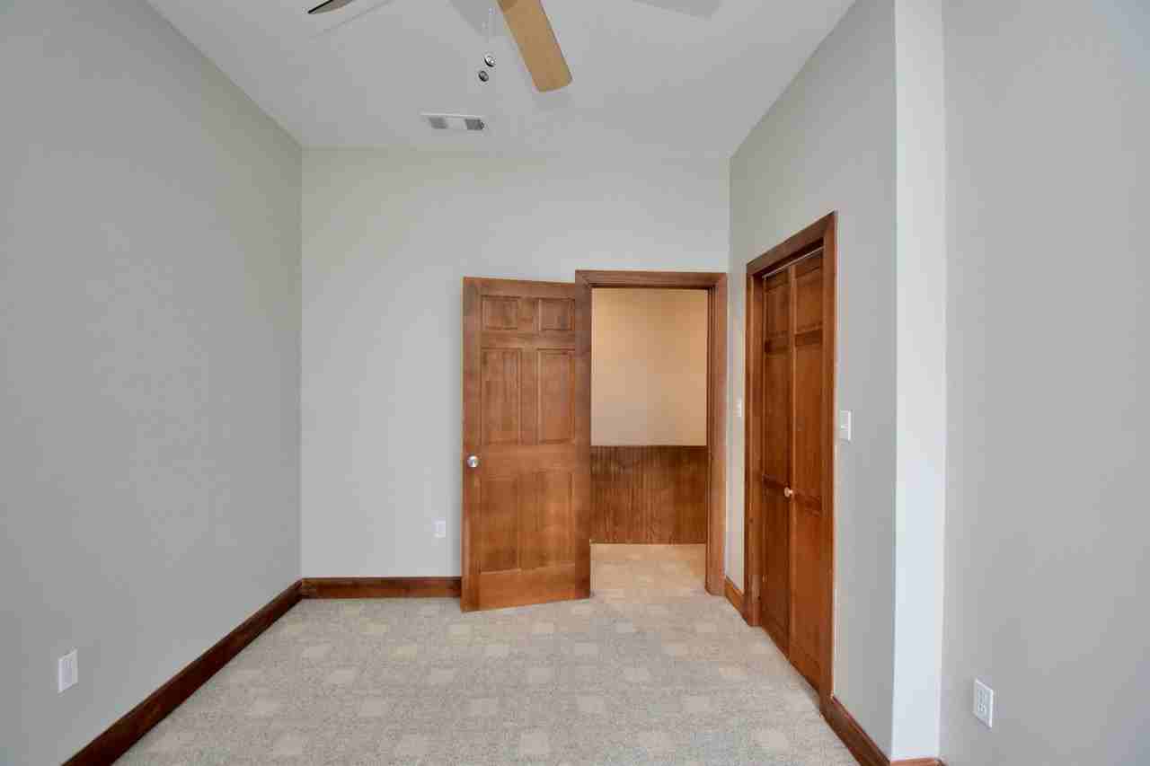 522 E 12th St #1 - Photo 4 of 30