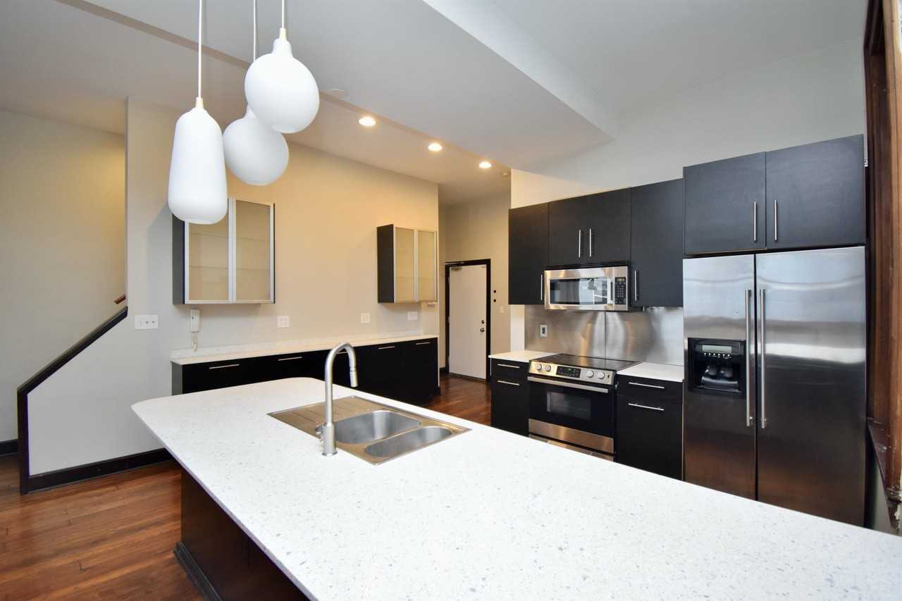 522 E 12th St #1 - Photo 3 of 30