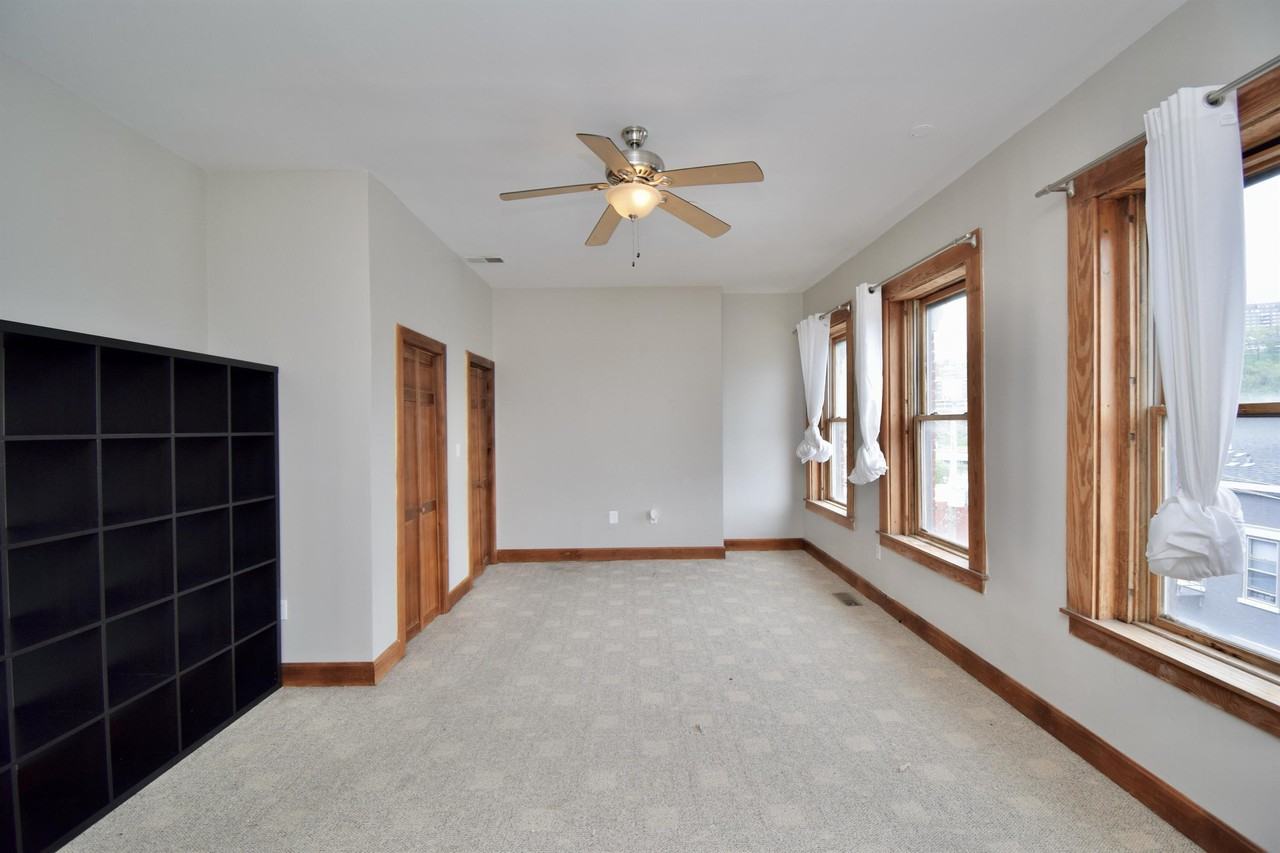 522 E 12th St #1 - Photo 5 of 30