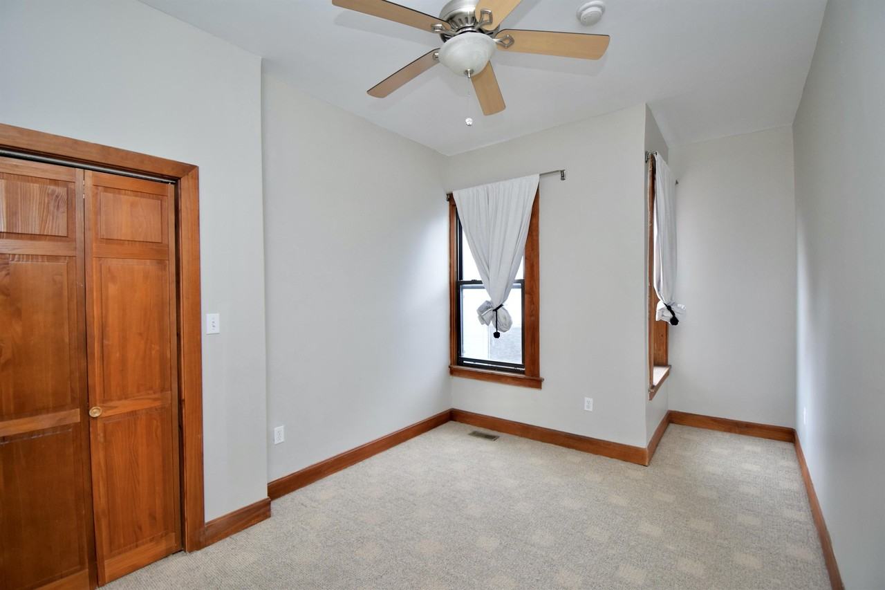 522 E 12th St #1 - Photo 5 of 30