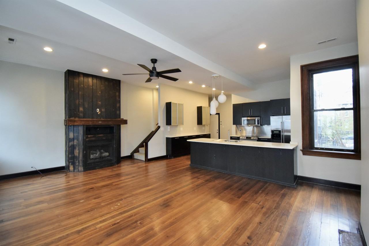 522 E 12th St #1 - Photo 3 of 30