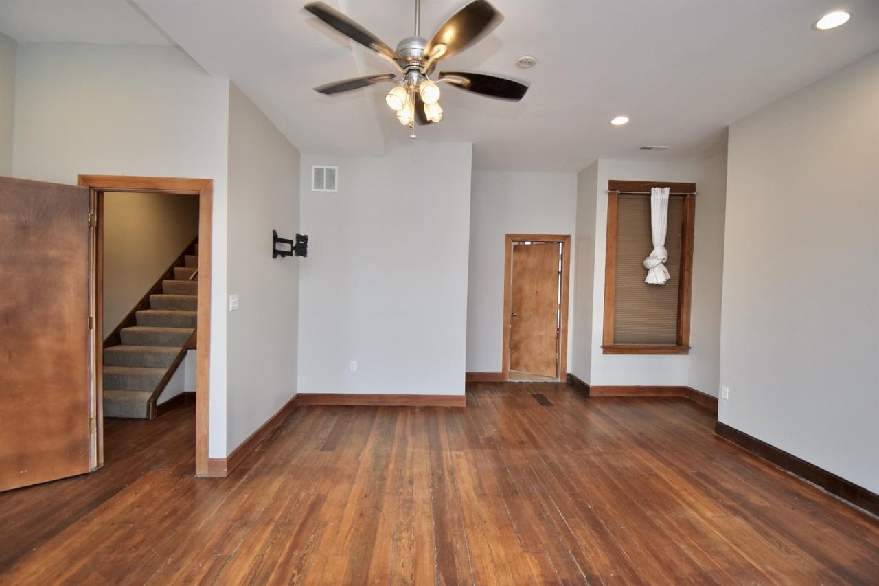 522 E 12th St #1 - Photo 4 of 30