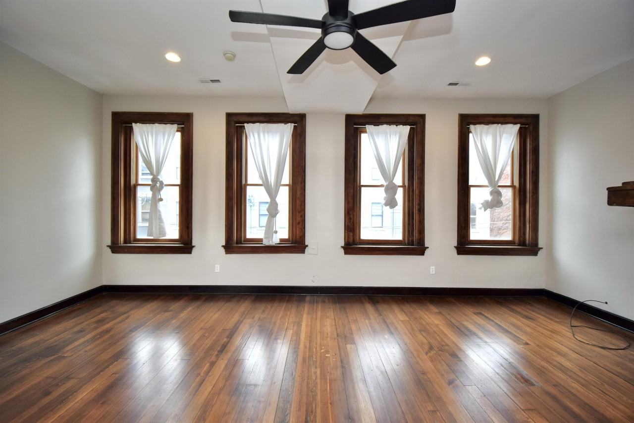 522 E 12th St #1 - Photo 5 of 30