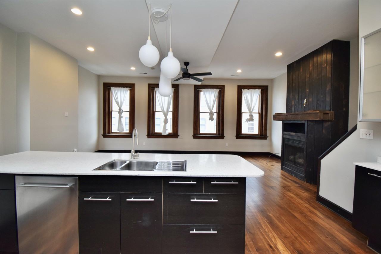 522 E 12th St #1 - Photo 4 of 30