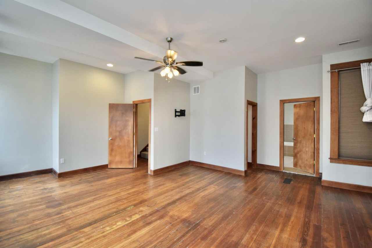 522 E 12th St #1 - Photo 7 of 30