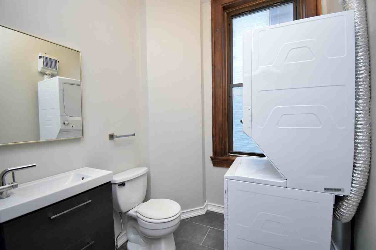522 E 12th St #1 - Photo 3 of 30