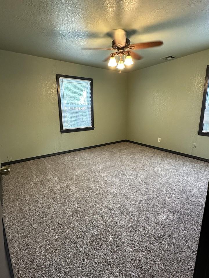 811 W Rush St #1 - Photo 4 of 17