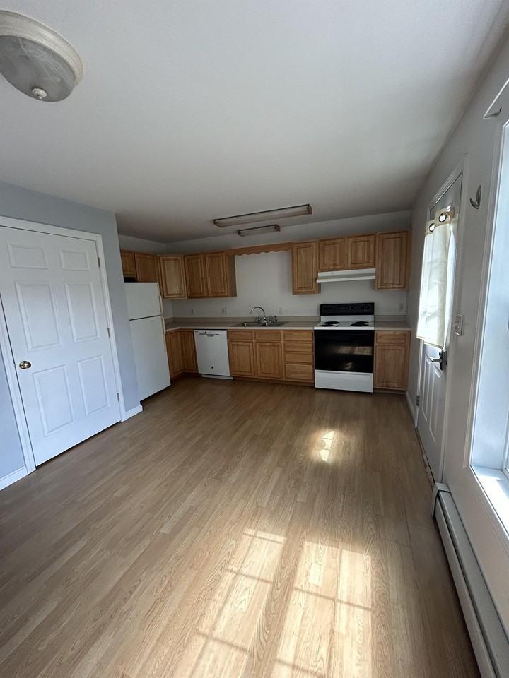 86 Fieldstone Dr #D - Photo 2 of 9