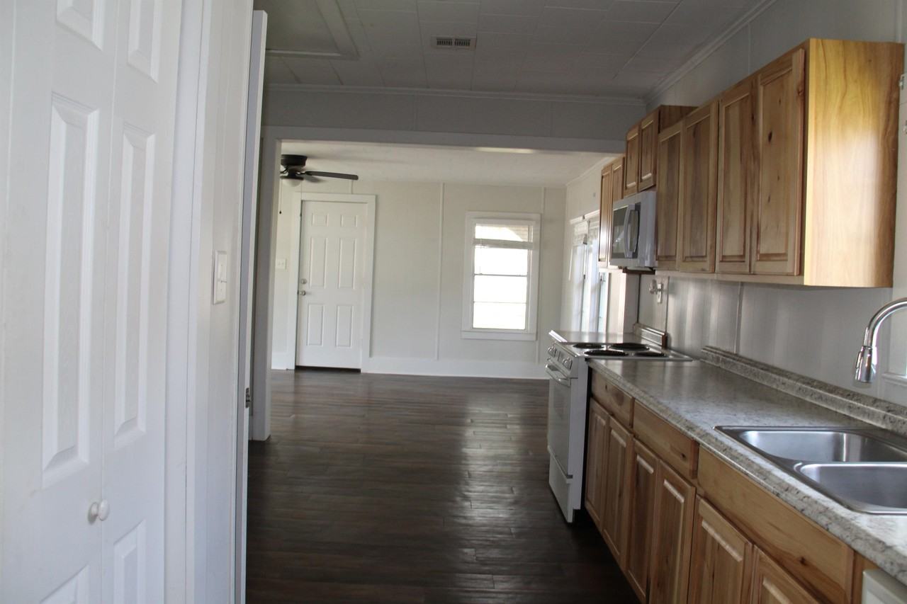 410 S Granger St - Photo 3 of 21