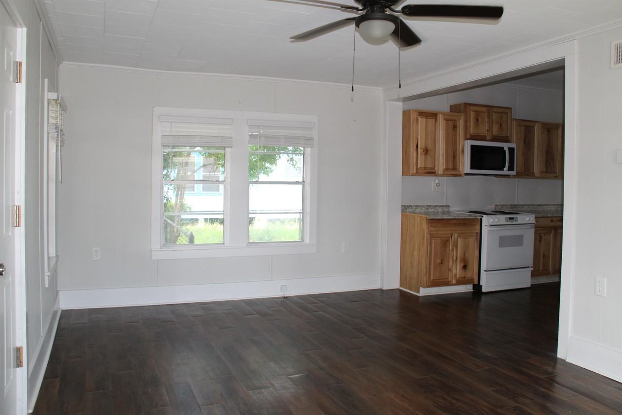 410 S Granger St - Photo 7 of 21