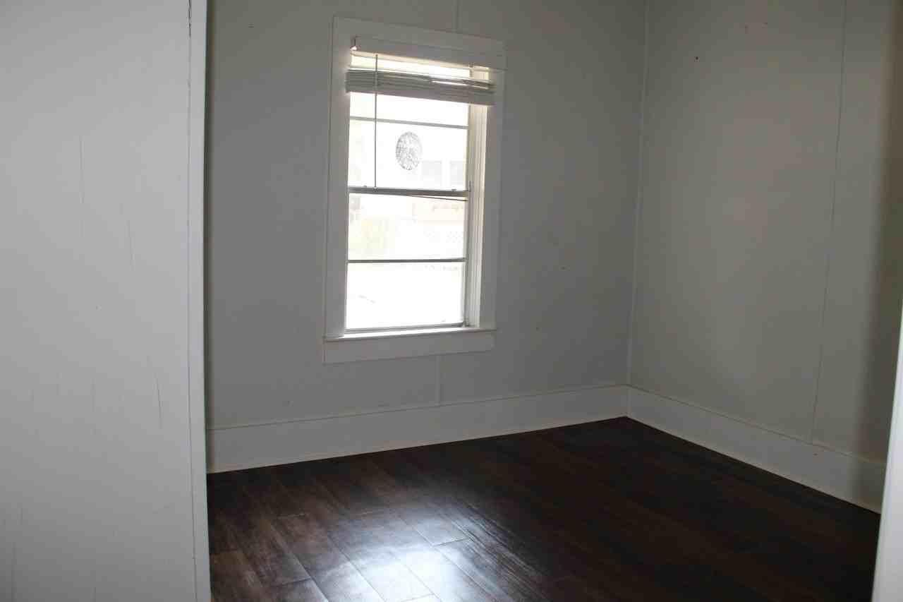 410 S Granger St - Photo 4 of 21