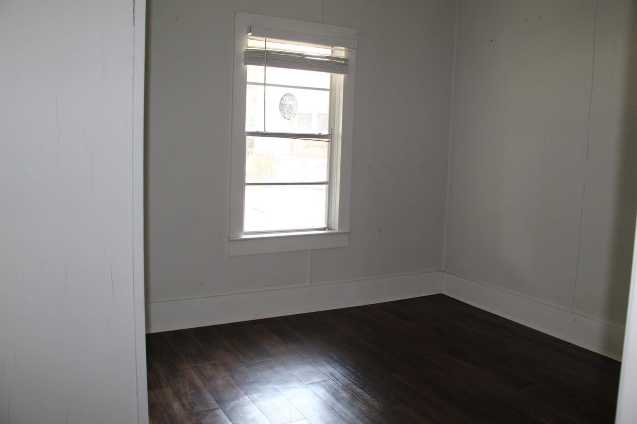 410 S Granger St - Photo 5 of 21