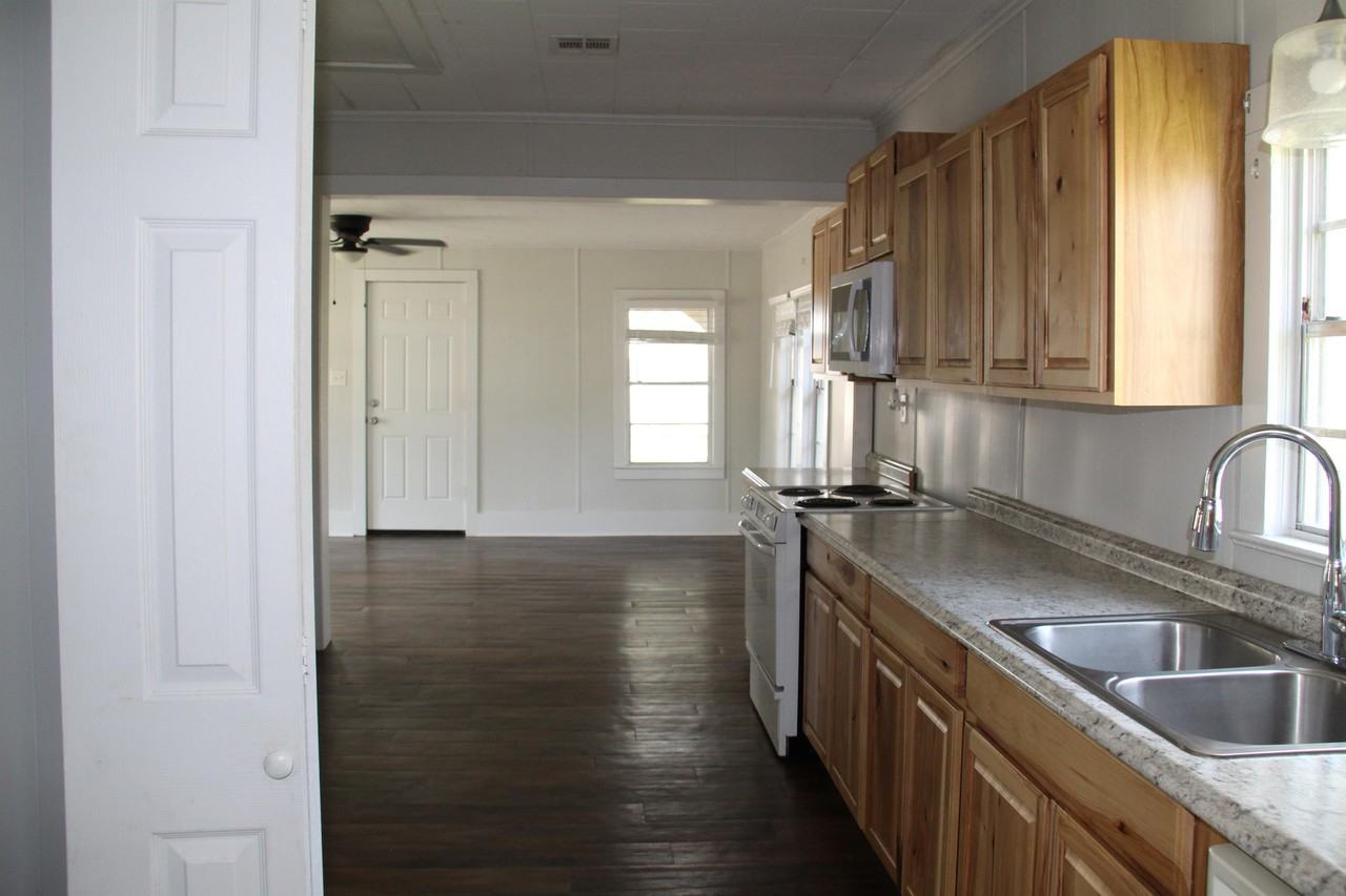 410 S Granger St - Photo 5 of 21