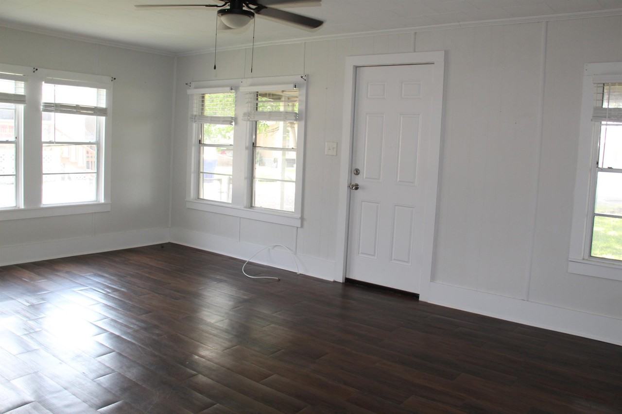 410 S Granger St - Photo 7 of 21