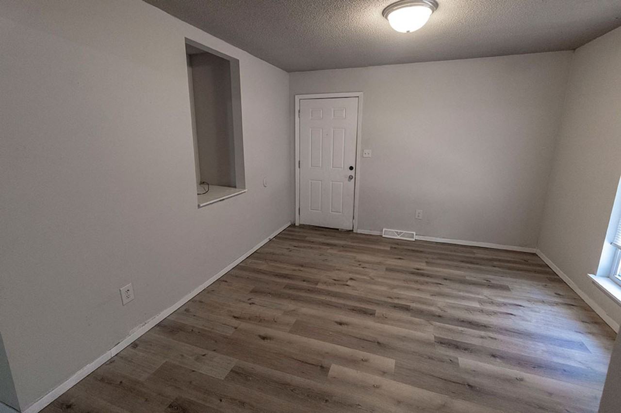 216 Wheaton Ct - Photo 3 of 32