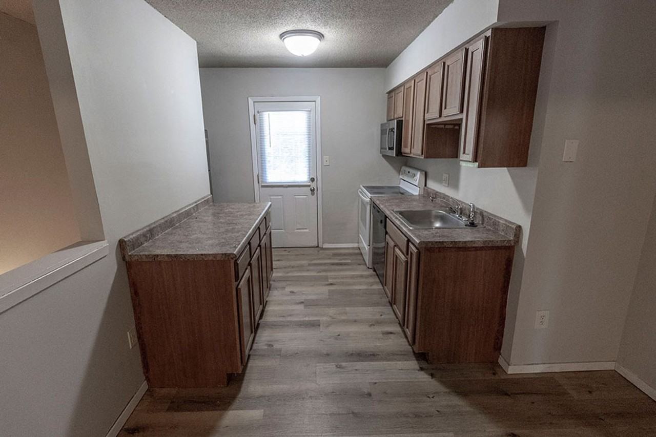 216 Wheaton Ct - Photo 6 of 32